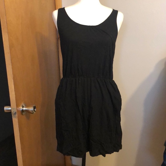 LOFT Dresses & Skirts - Super cute M LOFT dress with cutout back LOFT Dresses & Skirts - Super cute M LOFT dress with cutout back